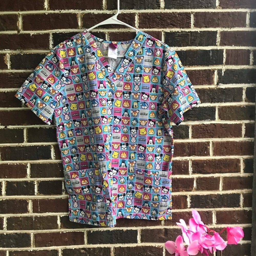 Disney Cuties scrubs top, Sz S